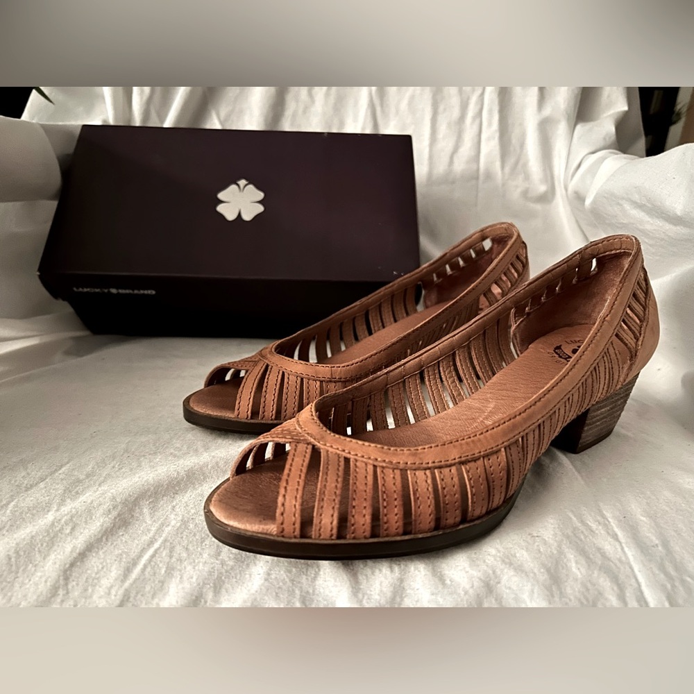 Lucky Brand brown wedge. Size 8.5M